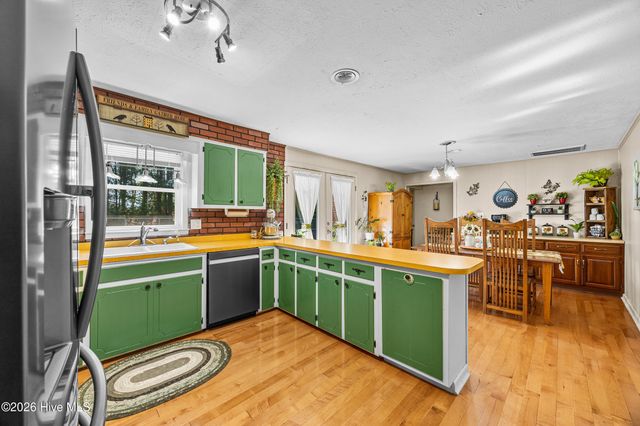 727 Delway Highway, Rose Hill, NC 28458