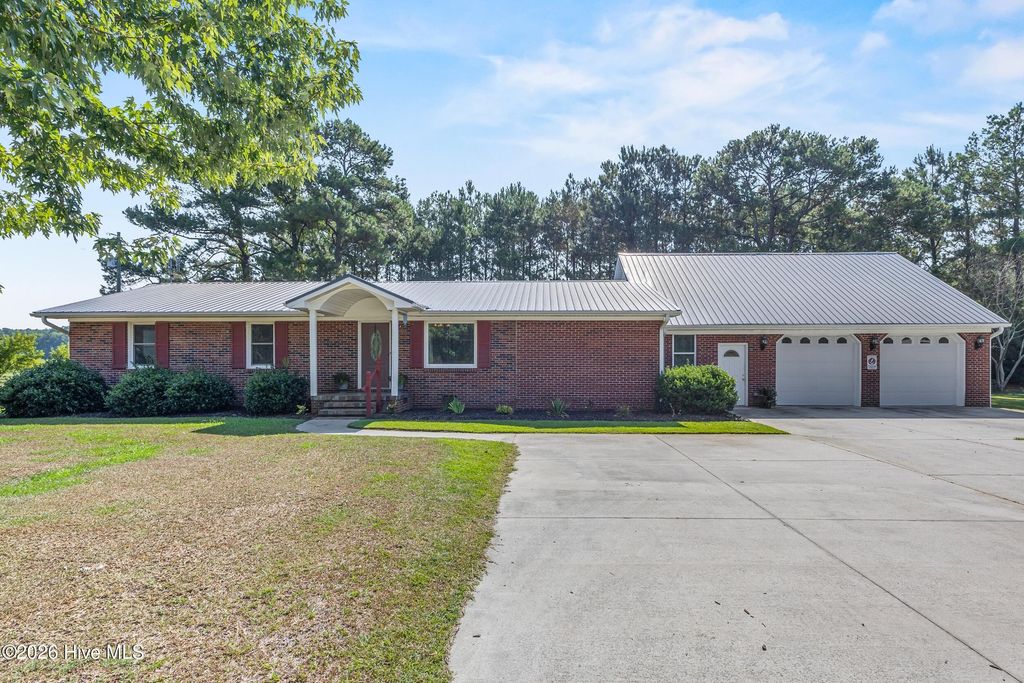 727 Delway Highway, Rose Hill, NC 28458