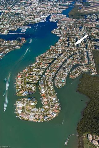 1680 Mullet CT, Naples, FL 34102