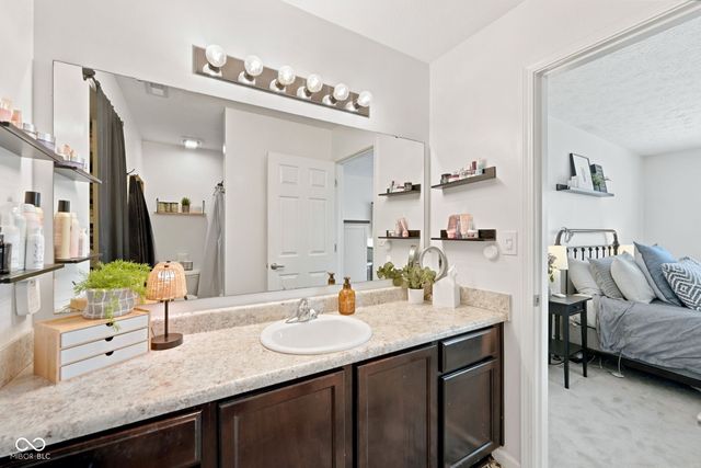 889 Cherry Tree Lane, Greenwood, IN 46143