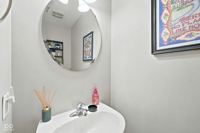 889 Cherry Tree Lane, Greenwood, IN 46143
