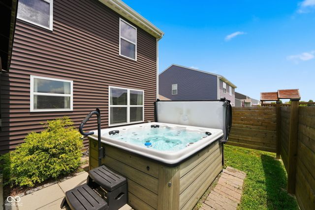 889 Cherry Tree Lane, Greenwood, IN 46143