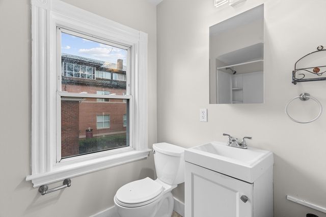 113 Elm Ave, Quincy, MA 02170