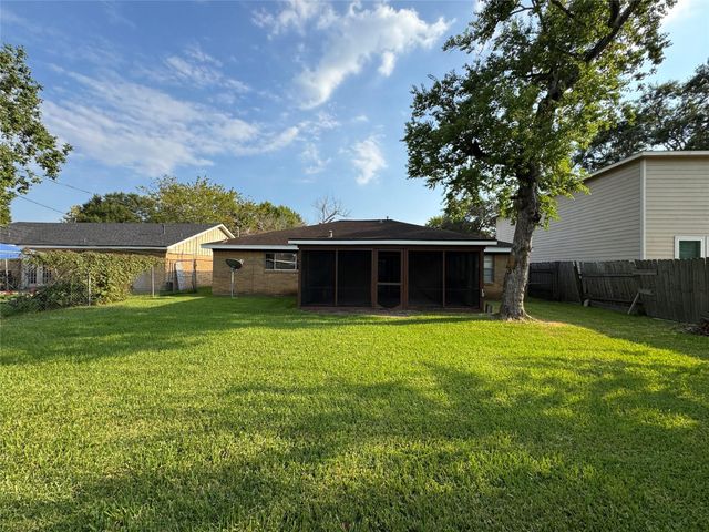 1812 Dolphin Drive, Seabrook, TX 77586