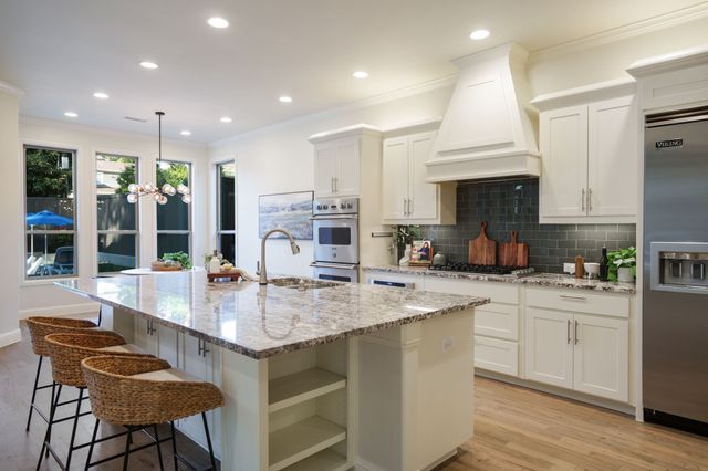 6211 Velasco Avenue, Dallas, TX 75214