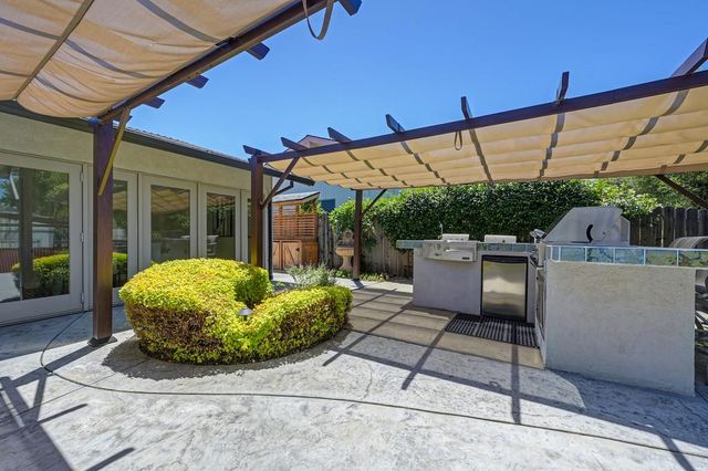 5141 Mississippi Bar Dr, Orangevale, CA 95662