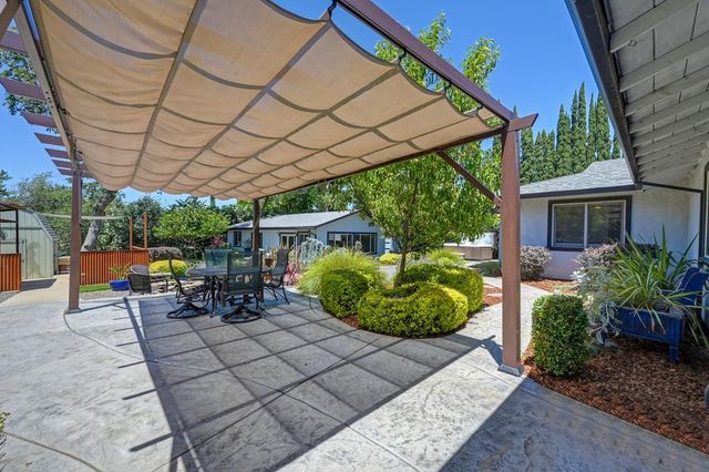 5141 Mississippi Bar Dr, Orangevale, CA 95662
