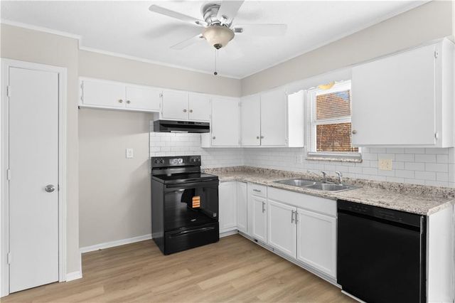 3621 S Scott Avenue, Independence, MO 64052