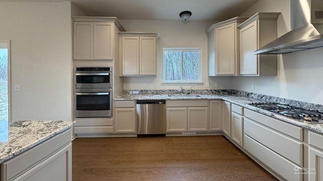 1246 Plum Grove Drive, Monroe, MI 48161