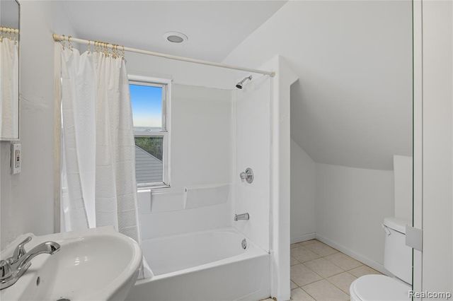 794 Clara Avenue, Pontiac, MI 48340