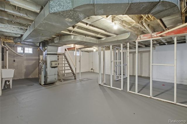 794 Clara Avenue, Pontiac, MI 48340