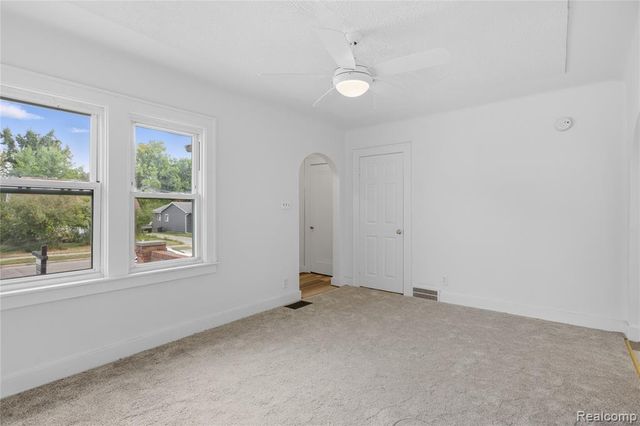 794 Clara Avenue, Pontiac, MI 48340