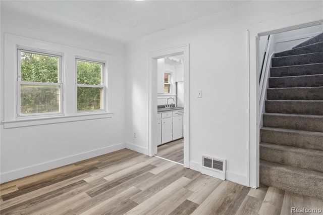 794 Clara Avenue, Pontiac, MI 48340