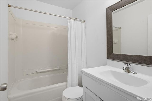 794 Clara Avenue, Pontiac, MI 48340