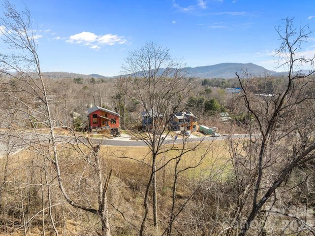 99999 Weaver Hill Road, Asheville, NC 28805