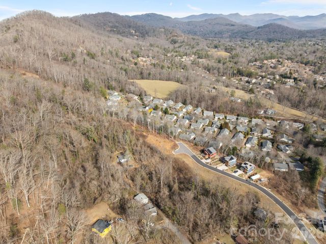 99999 Weaver Hill Road, Asheville, NC 28805