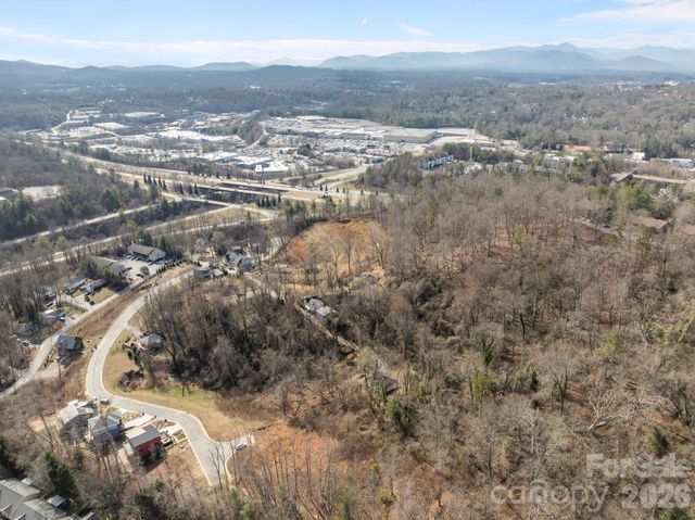 99999 Weaver Hill Road, Asheville, NC 28805