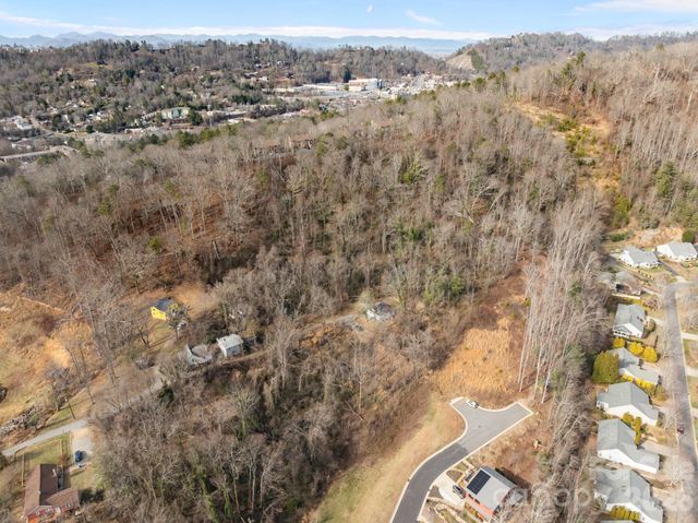 99999 Weaver Hill Road, Asheville, NC 28805