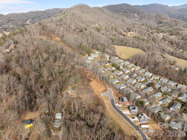 99999 Weaver Hill Road, Asheville, NC 28805