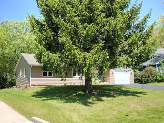 216 Bounty Drive NE, Poplar Grove, IL 61065