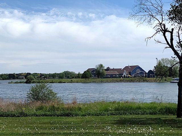 216 Bounty Drive NE, Poplar Grove, IL 61065