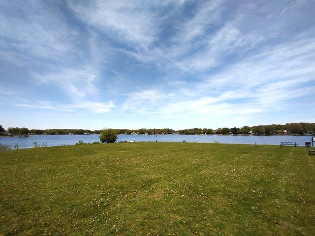 216 Bounty Drive NE, Poplar Grove, IL 61065