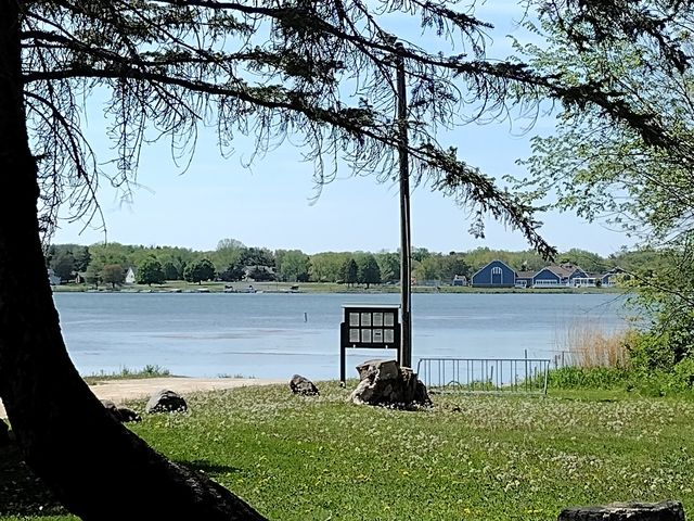 216 Bounty Drive NE, Poplar Grove, IL 61065