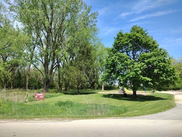 216 Bounty Drive NE, Poplar Grove, IL 61065