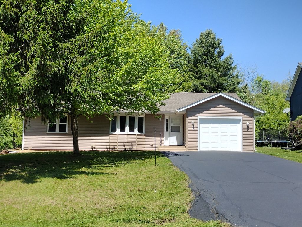 216 Bounty Drive NE, Poplar Grove, IL 61065
