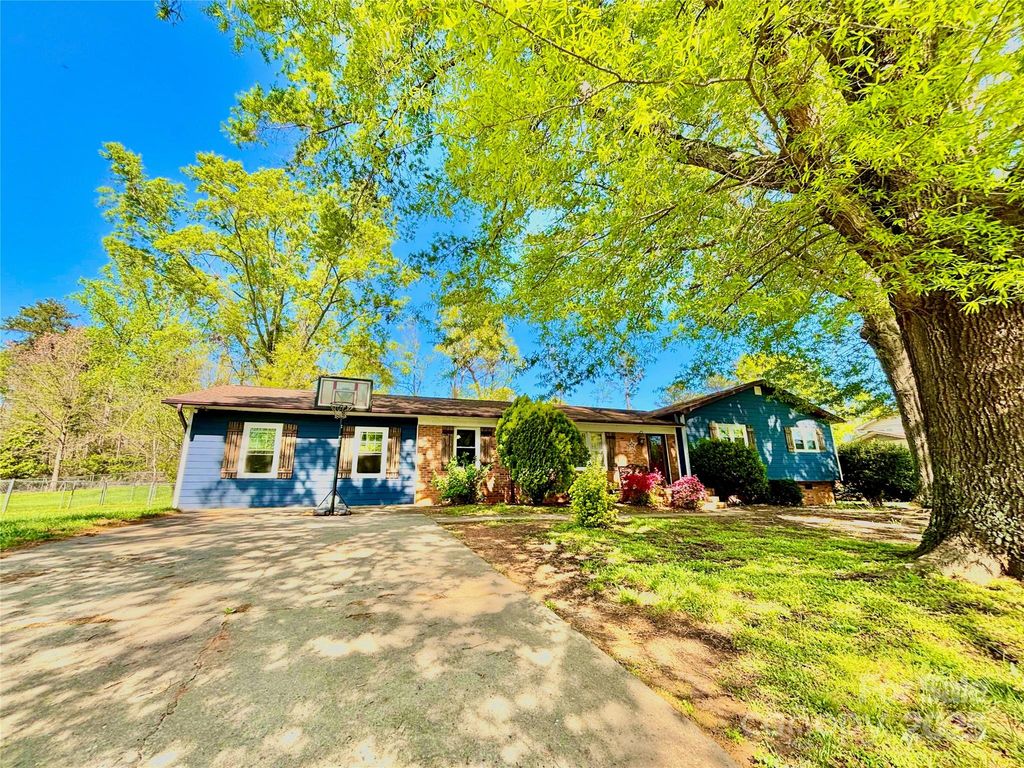 169 Greenbriar Drive, Forest City, NC 28043