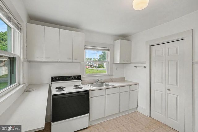 302 E CHATHAM ST, Fredericksburg, VA 22405