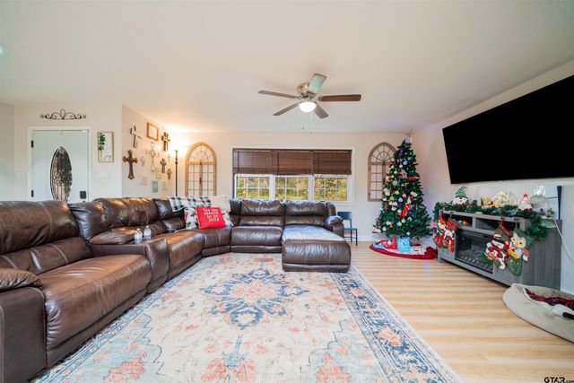 1312 Andrews St, Kilgore, TX 75662