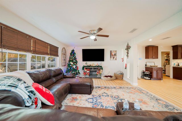 1312 Andrews St, Kilgore, TX 75662