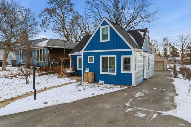 233 E Hawthrone Drive, Round Lake Beach, IL 60073