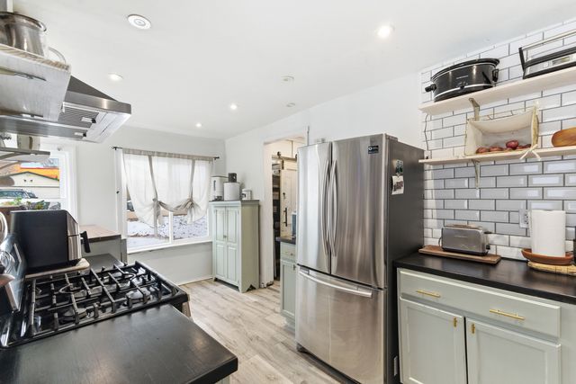 233 E Hawthrone Drive, Round Lake Beach, IL 60073