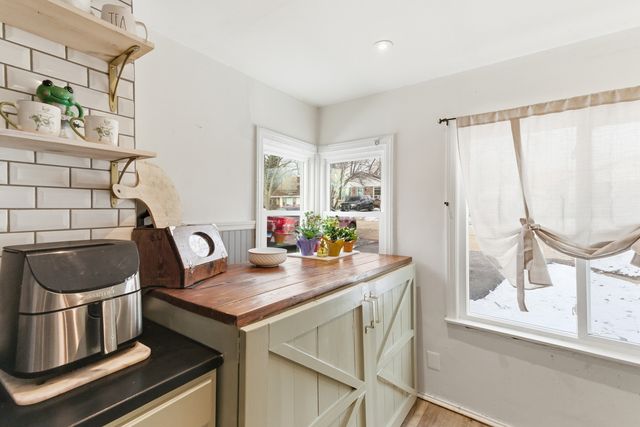 233 E Hawthrone Drive, Round Lake Beach, IL 60073