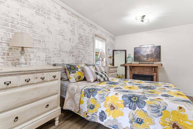 233 E Hawthrone Drive, Round Lake Beach, IL 60073