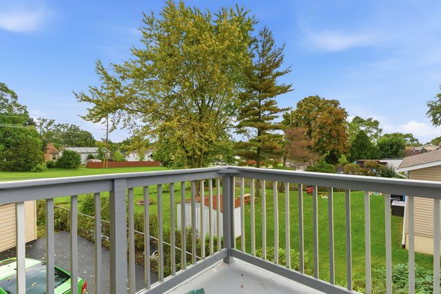 233 E Hawthrone Drive, Round Lake Beach, IL 60073