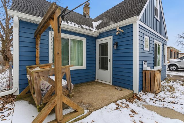 233 E Hawthrone Drive, Round Lake Beach, IL 60073