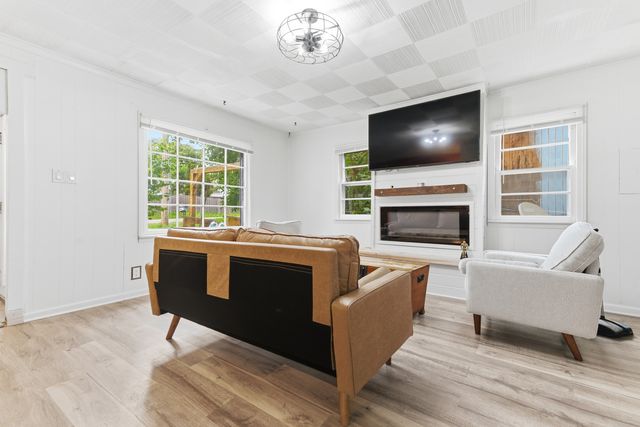 233 E Hawthrone Drive, Round Lake Beach, IL 60073