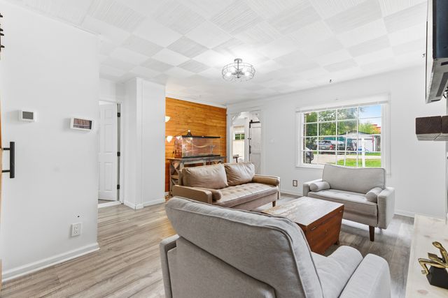 233 E Hawthrone Drive, Round Lake Beach, IL 60073