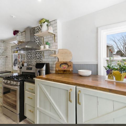 233 E Hawthrone Drive, Round Lake Beach, IL 60073