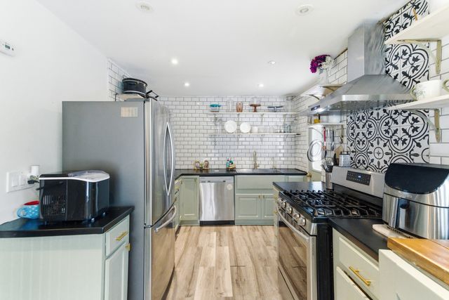 233 E Hawthrone Drive, Round Lake Beach, IL 60073