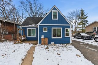 233 E Hawthrone Drive, Round Lake Beach, IL 60073