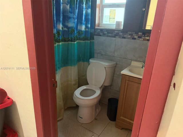 3970 NW 50th Avenue, Lauderdale Lakes, FL 33319