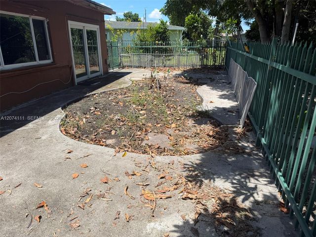 3970 NW 50th Avenue, Lauderdale Lakes, FL 33319