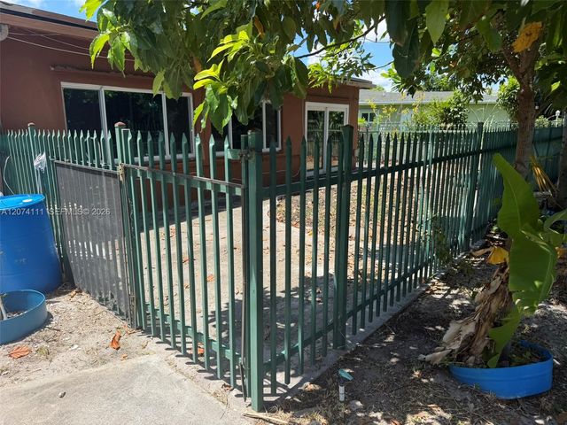 3970 NW 50th Avenue, Lauderdale Lakes, FL 33319