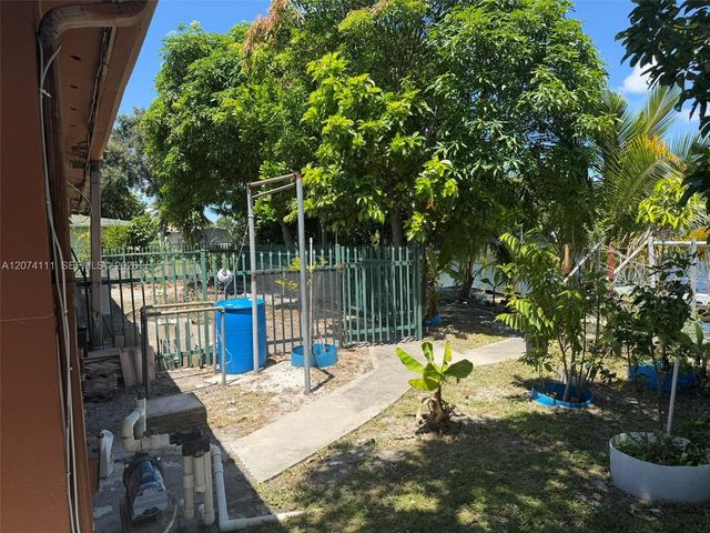 3970 NW 50th Avenue, Lauderdale Lakes, FL 33319