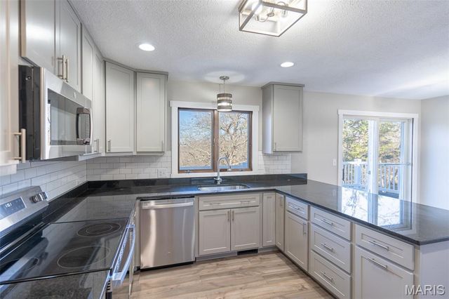 7999 State Rd DD, Bloomsdale, MO 63627