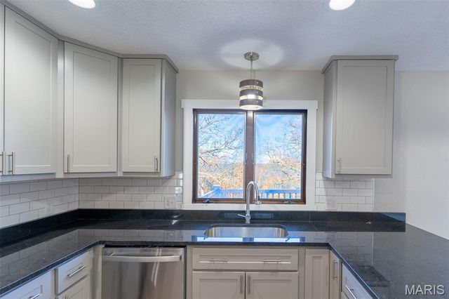 7999 State Rd DD, Bloomsdale, MO 63627